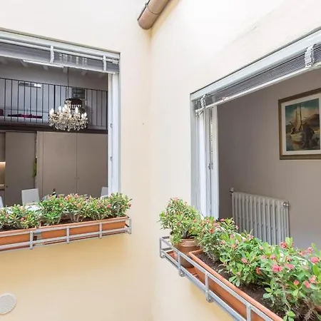 Pitti Flats Serragli فلورنس